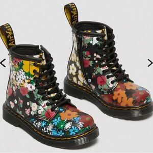 TODDLER 1460 FLORAL MASH UP LEATHER LACE UP BOOTS in great condition. Size 11